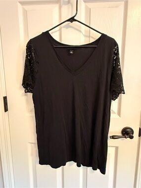Torrid Size 1 Black V-Neck Top Lace Sleeves Cotton Modal